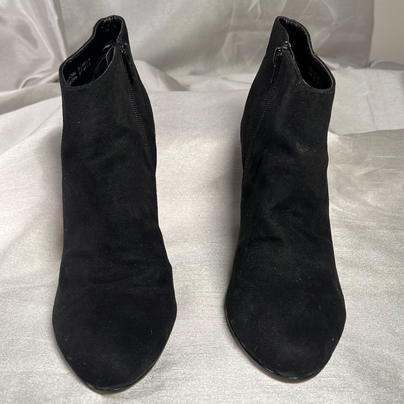 Size 10 Aldo Call It Spring Black Nubuck Ankle Booties - Gold Heel Accents EUC - Picture 2 of 8